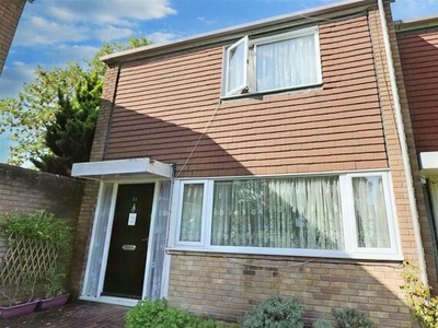 2 Bedroom End Of Terrace House For Sale In Farnborough