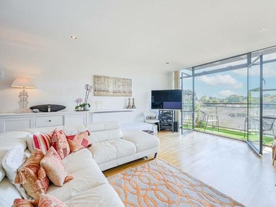 2 Bedroom Flat For Rent In Brentford
