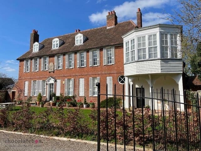 2 Bedroom Flat For Sale In Malvern, Worcestershire