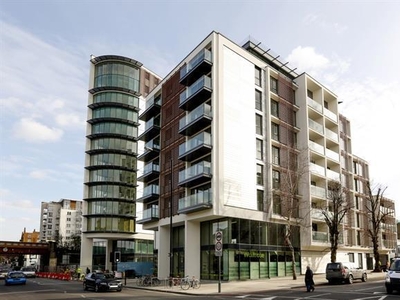 2 bedroom property to let in Stamford Square London SW15