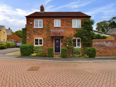 3 Bedroom Detached House For Sale In Silverstone