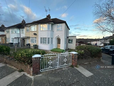 3 Bedroom End Of Terrace House For Rent In Barnet, London