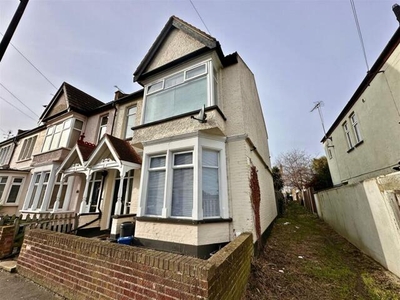 3 Bedroom End Of Terrace House For Sale In Westcliff-on-sea