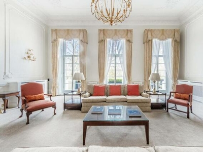 3 Bedroom Flat For Rent In High Street Kensington, London
