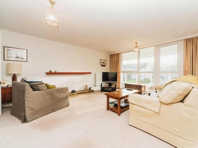 3 Bedroom Flat For Sale In Sutton