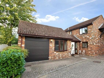 3 Bedroom Link Detached House For Sale In Codicote, Hertfordshire