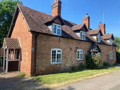 3 Bedroom Semi-detached House For Sale In Alcester, Warwickshire