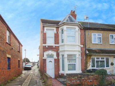 3 Bedroom Terraced House For Rent In Town Centre