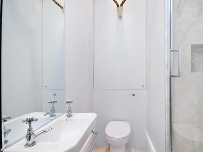 4 Bedroom Flat For Rent In Bloomsbury, London