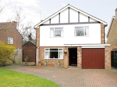 4 bedroom property to let in Beaconsfield