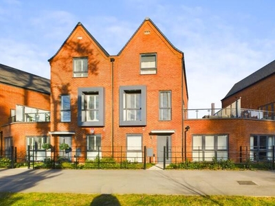 4 Bedroom Town House For Sale In Bordon, Hampshire