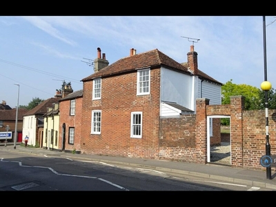 5 bedroom end of terrace house for rent in Forty Acres Road, Canterbury, CT2