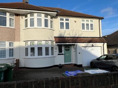 5 Bedroom Semi-detached House For Rent In Sidcup