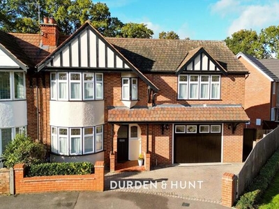 5 Bedroom Semi-detached House For Sale In Epping