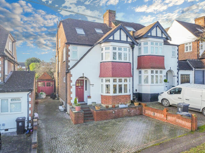 5 Bedroom Semi-detached House For Sale In Loughton, Essex