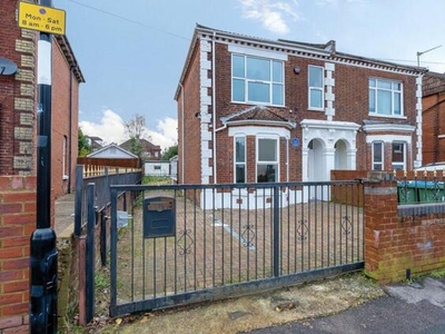 5 Bedroom Semi-detached House For Sale In Southampton