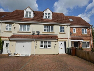 5 Bedroom Town House For Sale In Rothwell, Leeds