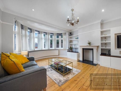 6 Bedroom Detached House For Rent In West Finchley