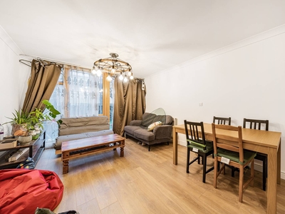Flat in Stockwell Park Road, Brixton, SW9