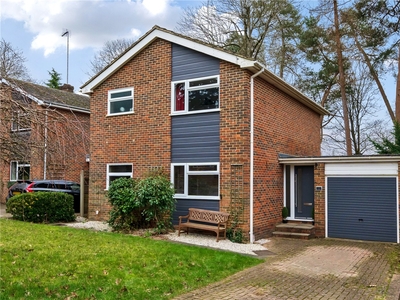 The Chine, Wrecclesham, Farnham, Surrey, GU10 3 bedroom house in Wrecclesham