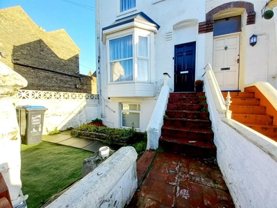 1 bedroom flat for rent in Clifton Gardens, Margate, CT9