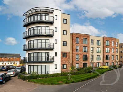 1 bedroom flat for sale in Harland Court, Station Hill, IP32