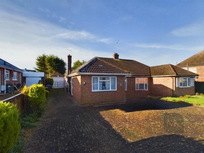 2 bedroom semi-detached bungalow for sale in Shenley Road, Bletchley, MK3