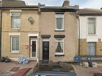 2 bedroom terraced house for rent in Castle Road, Chatham, ME4
