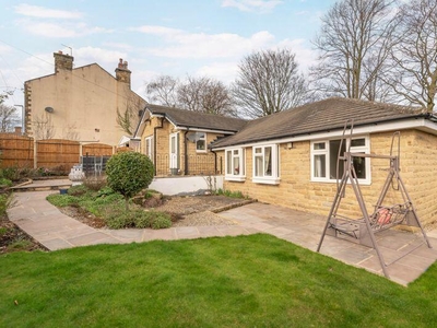 3 bedroom detached bungalow for sale in California Mews, Churwell, LS27