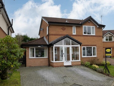 3 bedroom detached house for sale in Broadstone Close, Prestwich, M25