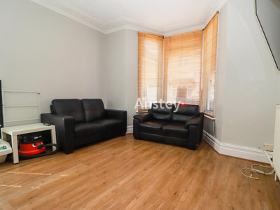 3 bedroom flat for rent in Brighton Road, Southampton, Hampshire, SO15