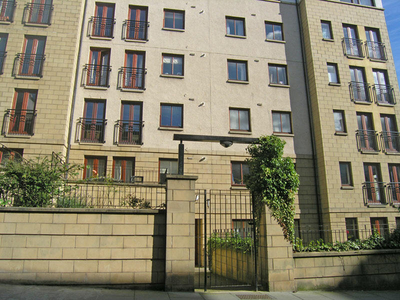 3 bedroom flat for rent in High Riggs, Tollcross, Edinburgh, EH3