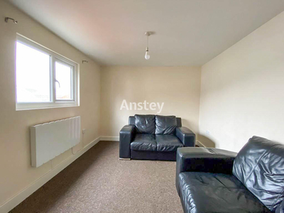 3 bedroom flat for rent in Portswood Road, Southampton, SO17
