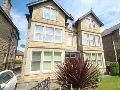 3 bedroom flat for rent in South Drive, Harrogate, North Yorkshire, UK, HG2
