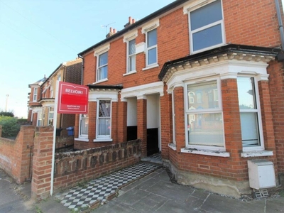 3 bedroom semi-detached house for rent in Foxhall Road, Ipswich, IP3