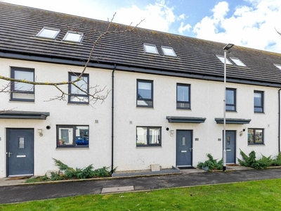 3 bedroom terraced house for rent in Craw Yard Drive, Edinburgh, EH12