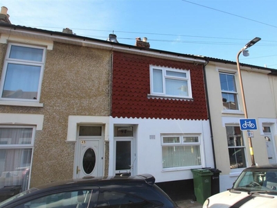 3 bedroom terraced house for rent in Oxford Road, PO5