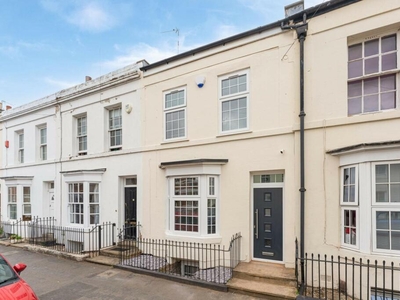 3 bedroom town house for rent in George Street, Leamington Spa Warwickshire, CV31