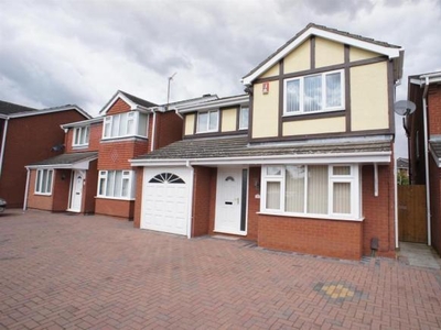 4 bedroom detached house for rent in Glencroft Drive, Derby - Available Now, DE24