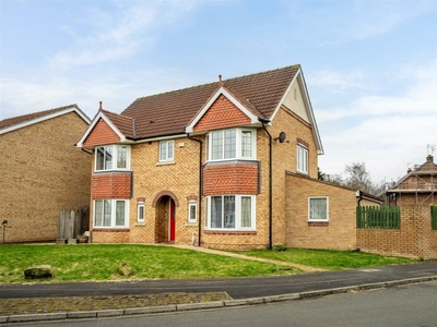 4 bedroom detached house for rent in Redgrave Close, York, YO31