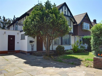 4 bedroom detached house for rent in Westhorne Avenue, London, SE9