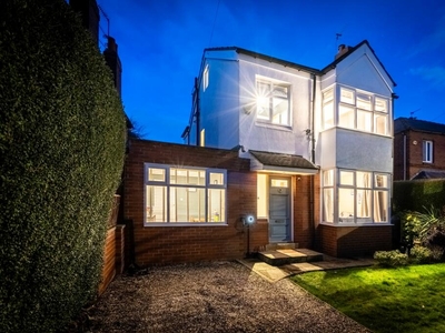 4 bedroom detached house for sale in Davies Avenue, Roundhay, LS8