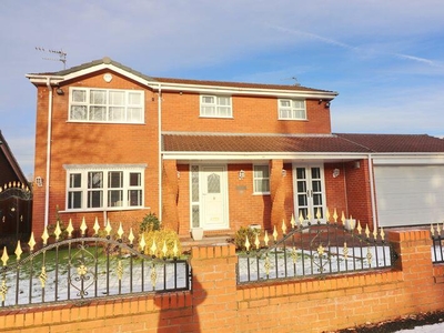 4 bedroom detached house for sale in Drywood Avenue, Worsley, Manchester, M28