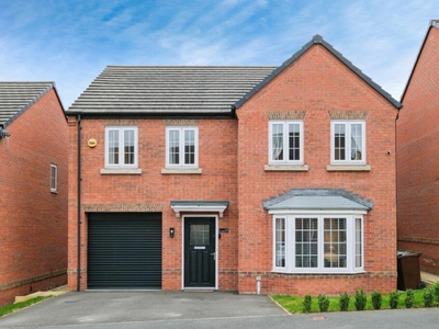 4 bedroom detached house for sale in Gleneagles Drive, Rothwell, LS26