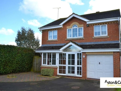 4 bedroom detached house for sale in Hill Field, Oadby, Leicestershire, LE2