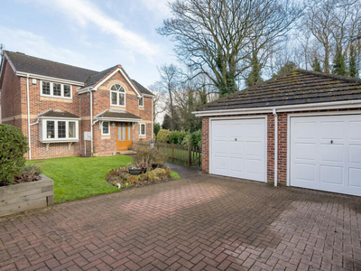 4 bedroom detached house for sale in Maple Croft, New Farnley, Leeds, West Yorkshire, LS12