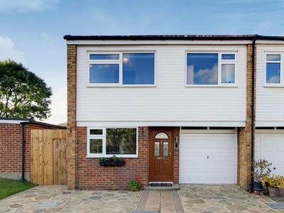 4 bedroom end of terrace house for rent in Lankton Close, Beckenham, BR3