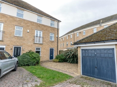4 bedroom end of terrace house for sale in Kingsdale Close, Menston, Ilkley, West Yorkshire, LS29