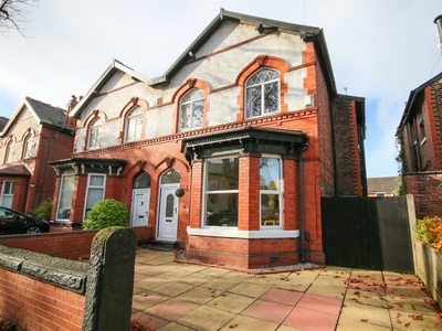 4 bedroom semi-detached house for sale in Hawthorn Avenue, Monton, M30