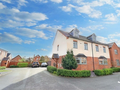 4 bedroom semi-detached house for sale in Howards Court, Kirby Muxloe, Leicester, LE9